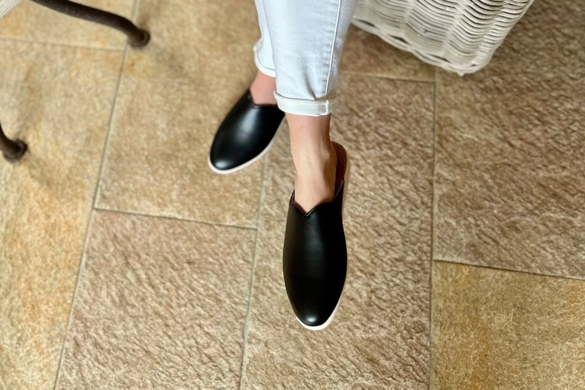 Apple Leather Vegan House Mules | Noir