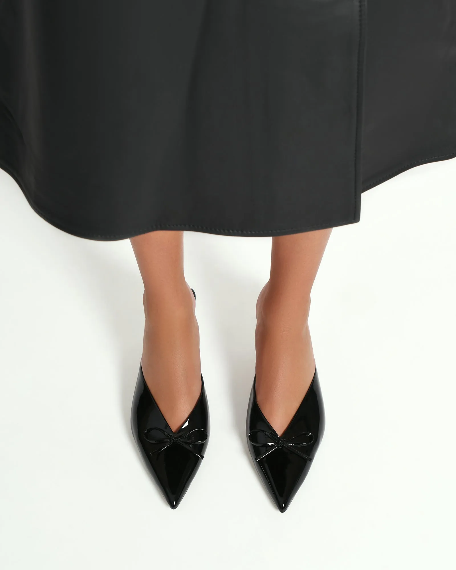 BETSY TALONS MOYENS NOIR VERNIS FROISSÉ