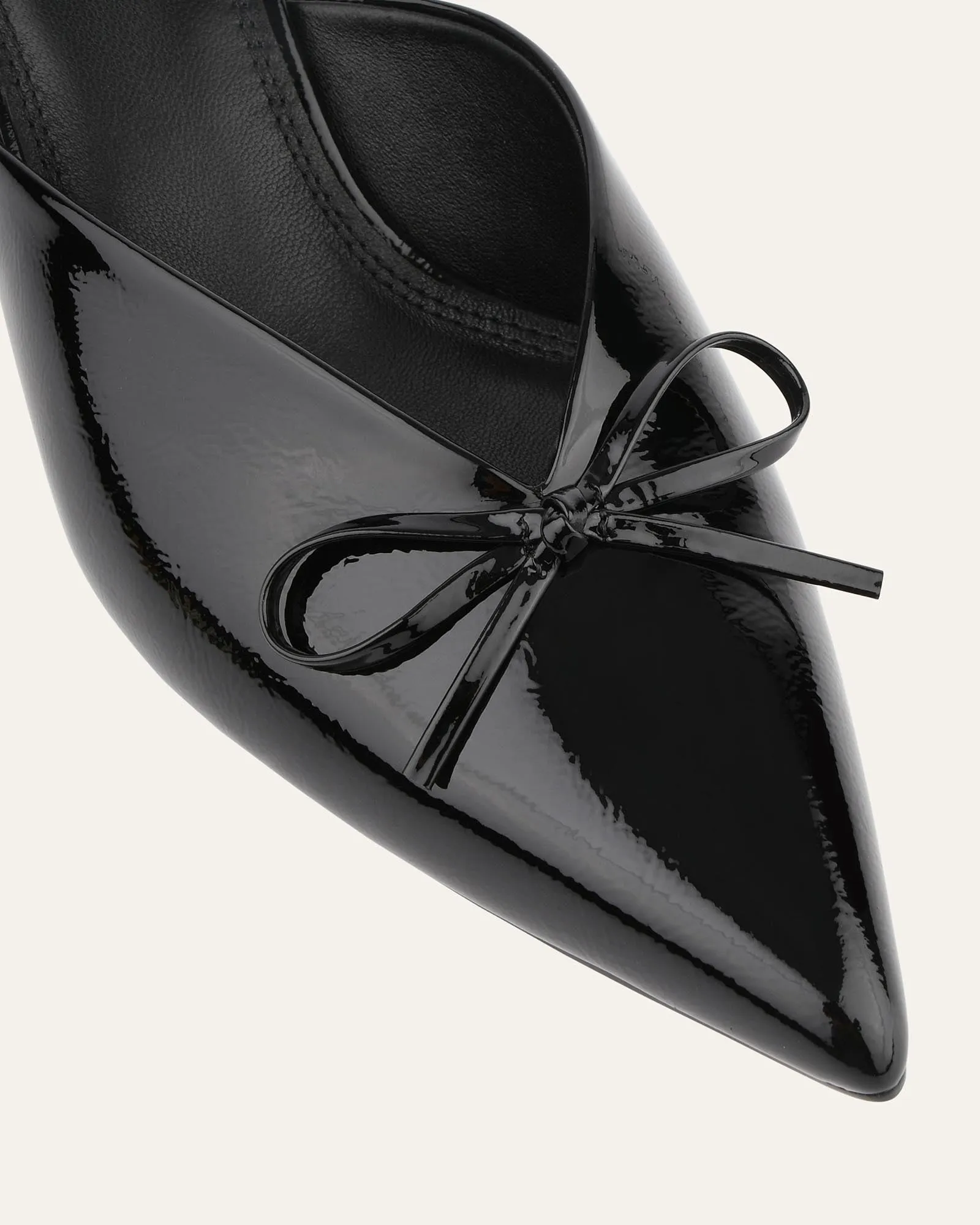 BETSY TALONS MOYENS NOIR VERNIS FROISSÉ