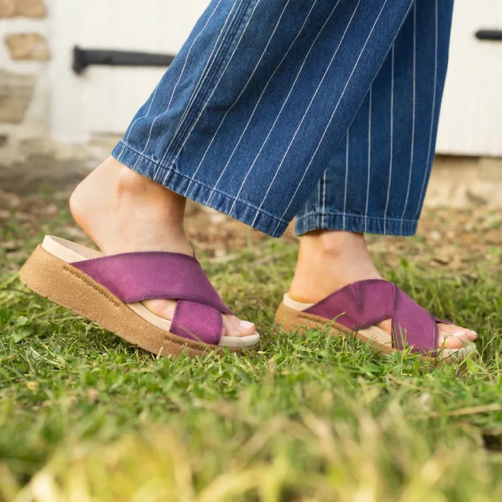 Sandale plateforme à glissière en daim brun violacé Bridget pour femmes de Dansko