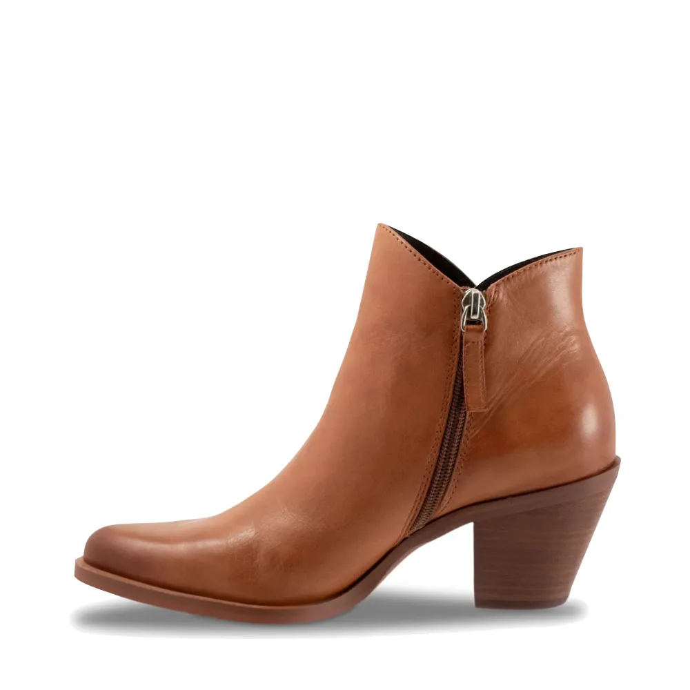 EOS Footwear Bottes à Talons pour Femmes Ellie en Cuir avec Fermeture Éclair Latérale en Brandy