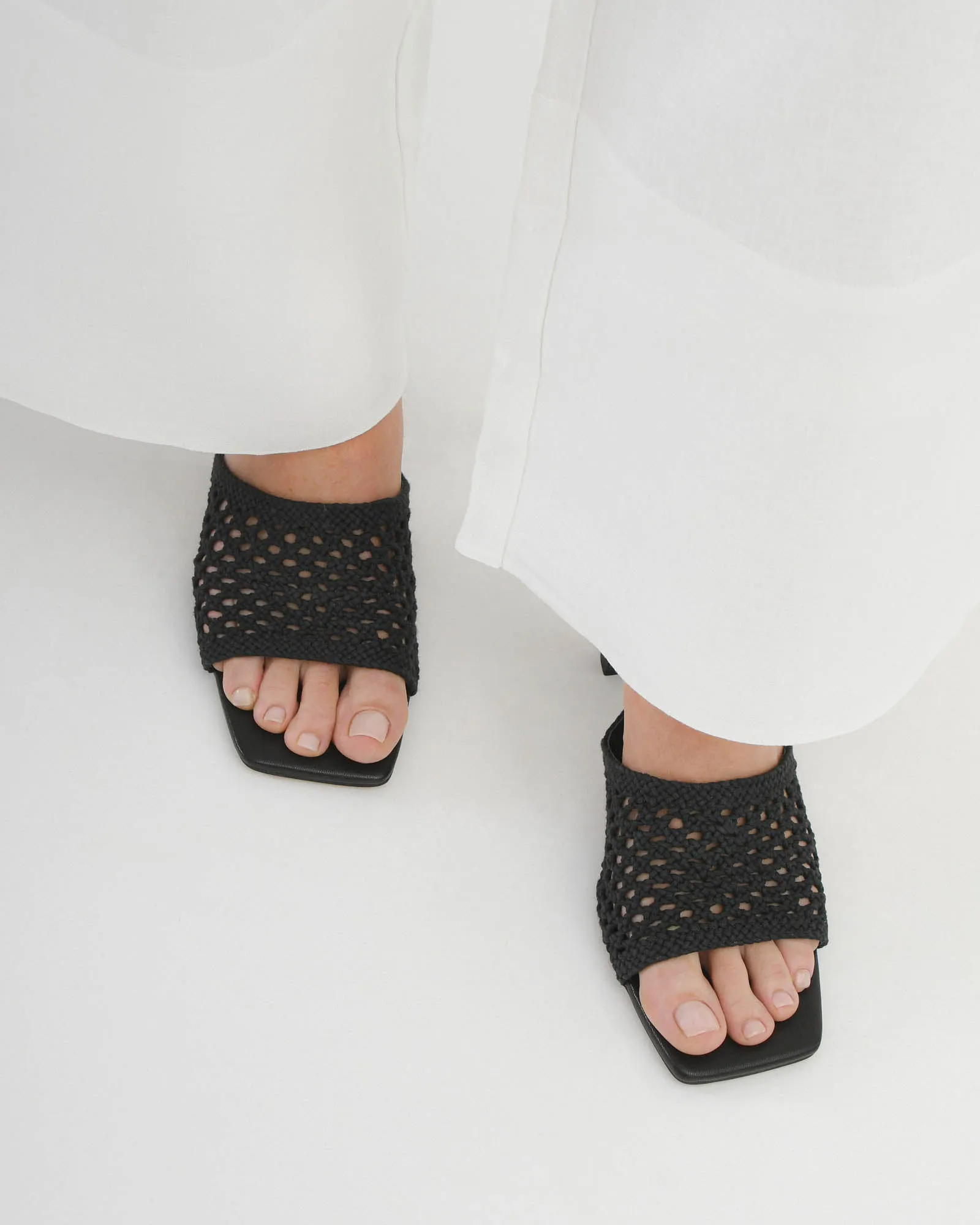 SANDALES JORDYN À TALON MOYEN NOIR TEXTILE