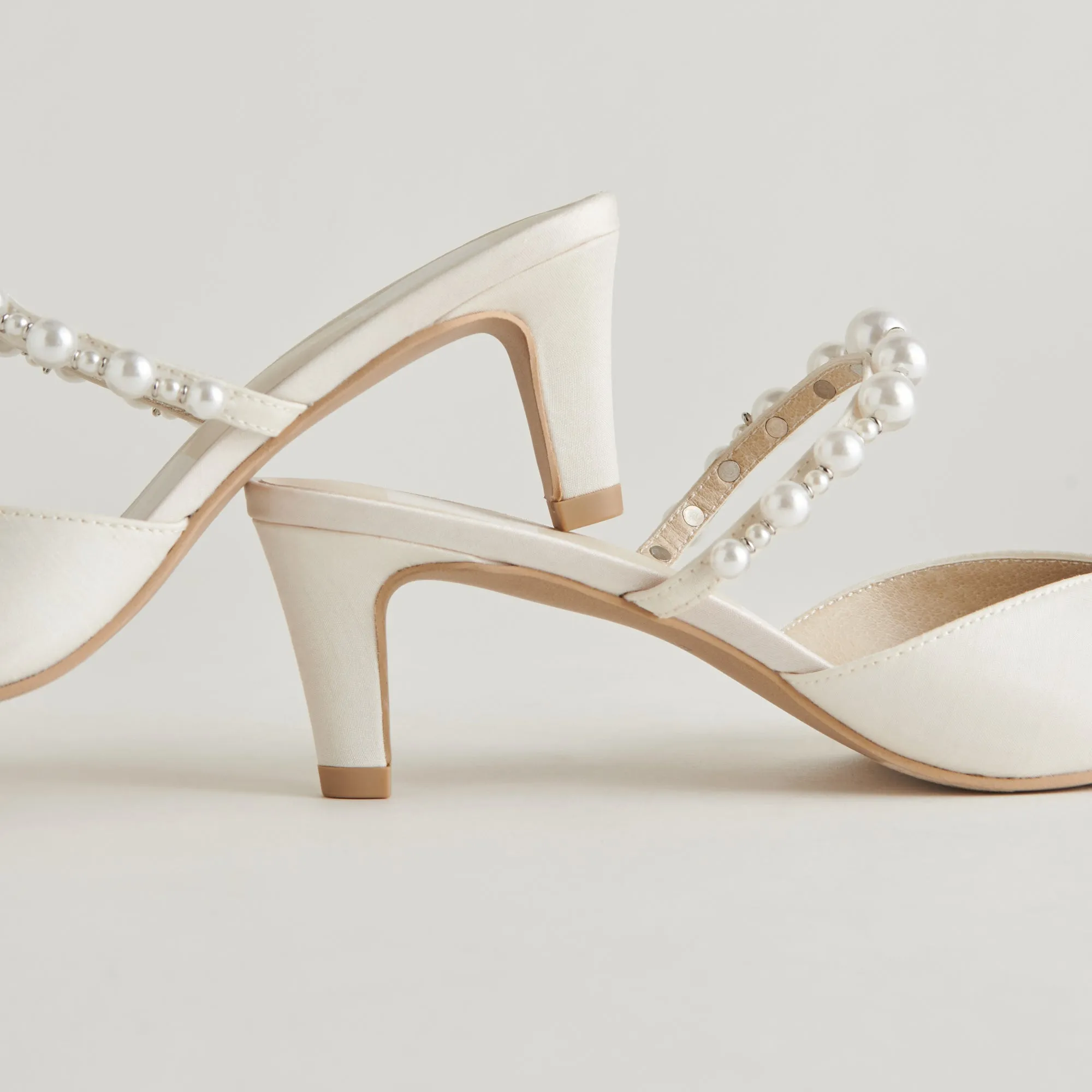 KANIKA PEARL TALONS MOYENS PERLES VANILLE