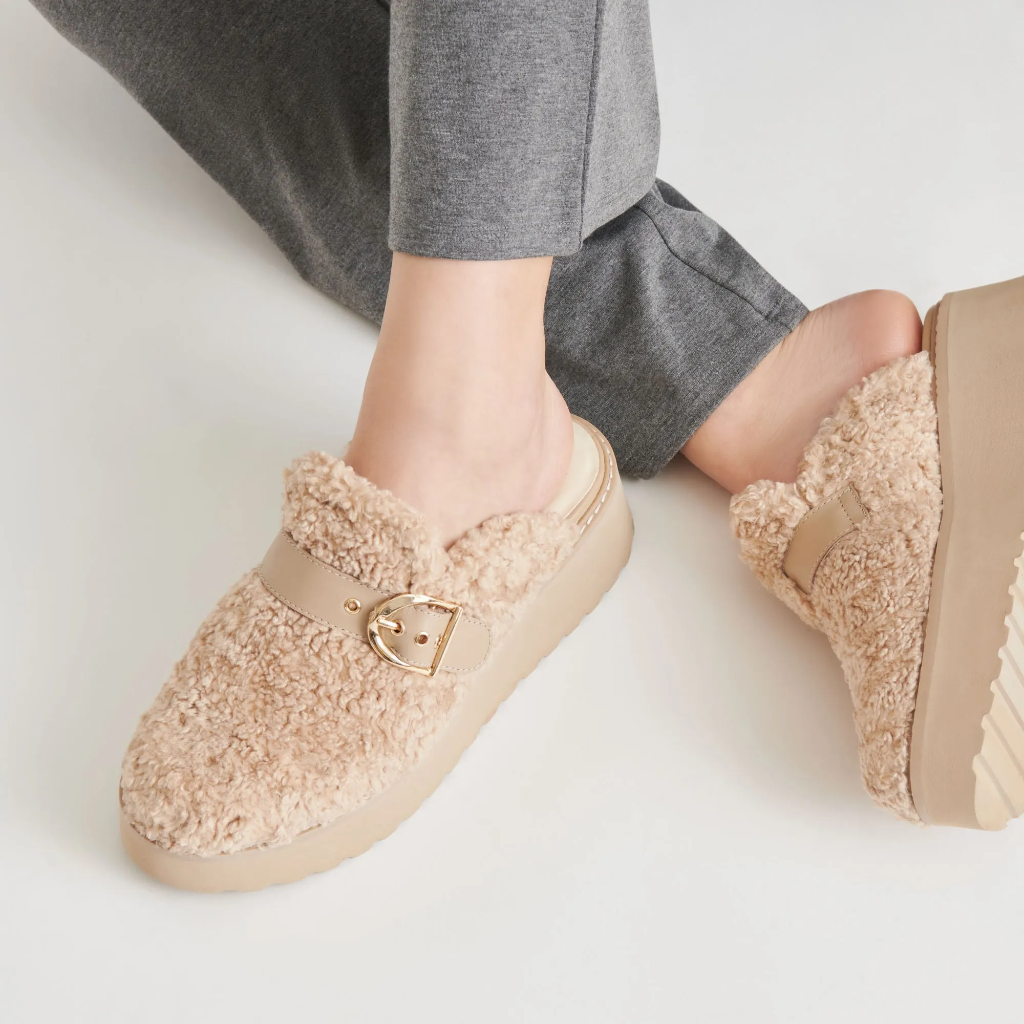 LELANI PLUSH FLATS NATUREL DOUX