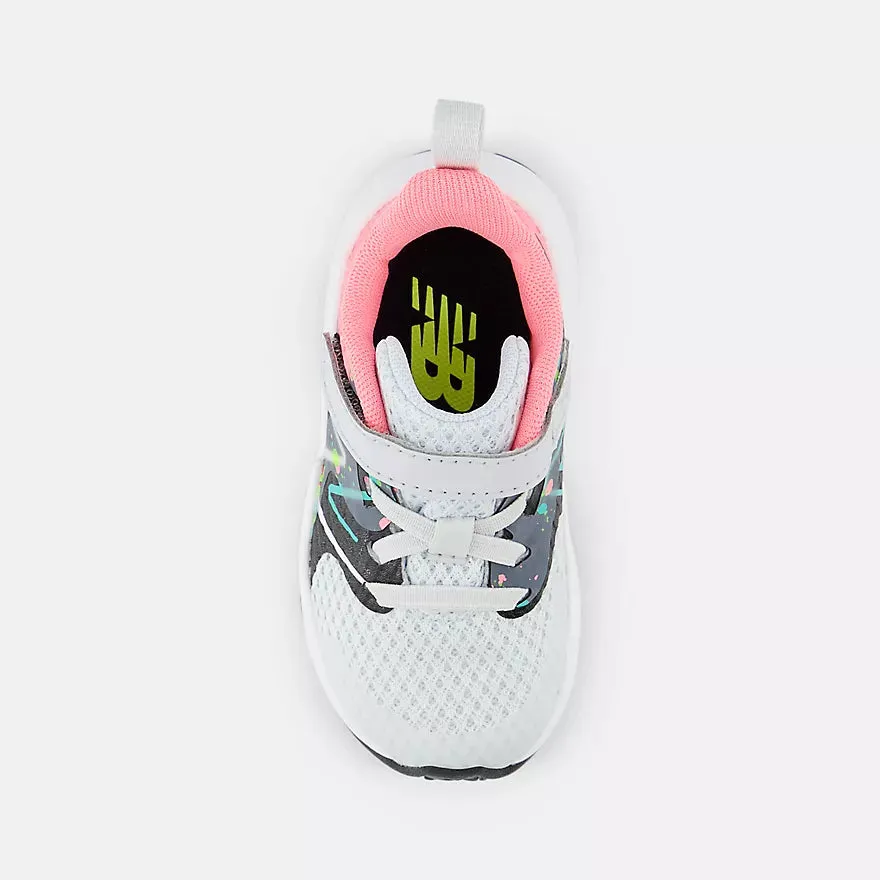New Balance Quartz Gris/Rose Rave Run v2 Chaussure de Sport pour Tout-petits