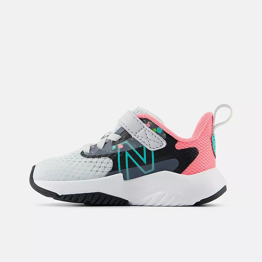 New Balance Quartz Gris/Rose Rave Run v2 Chaussure de Sport pour Tout-petits