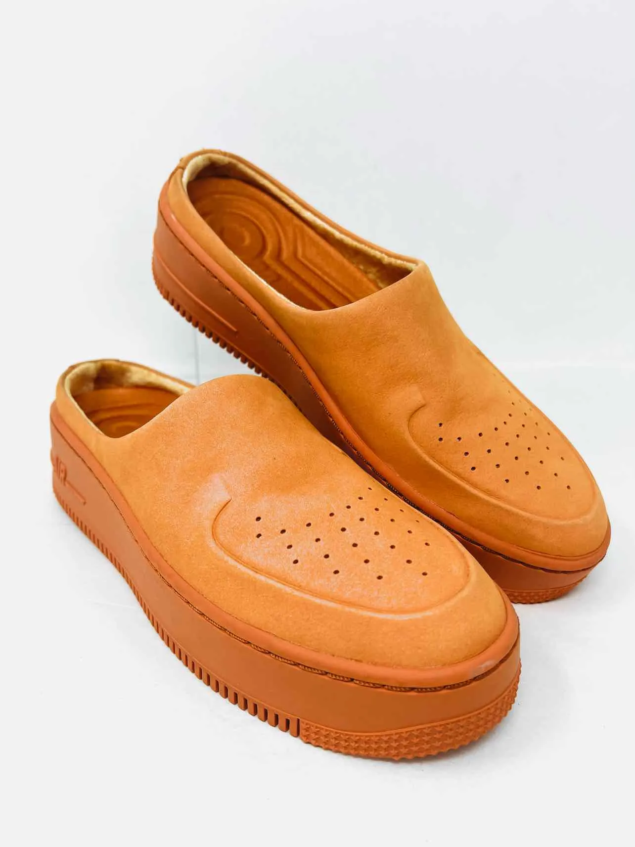 Chaussures Nike Mules en Daim Orange Taille 8
