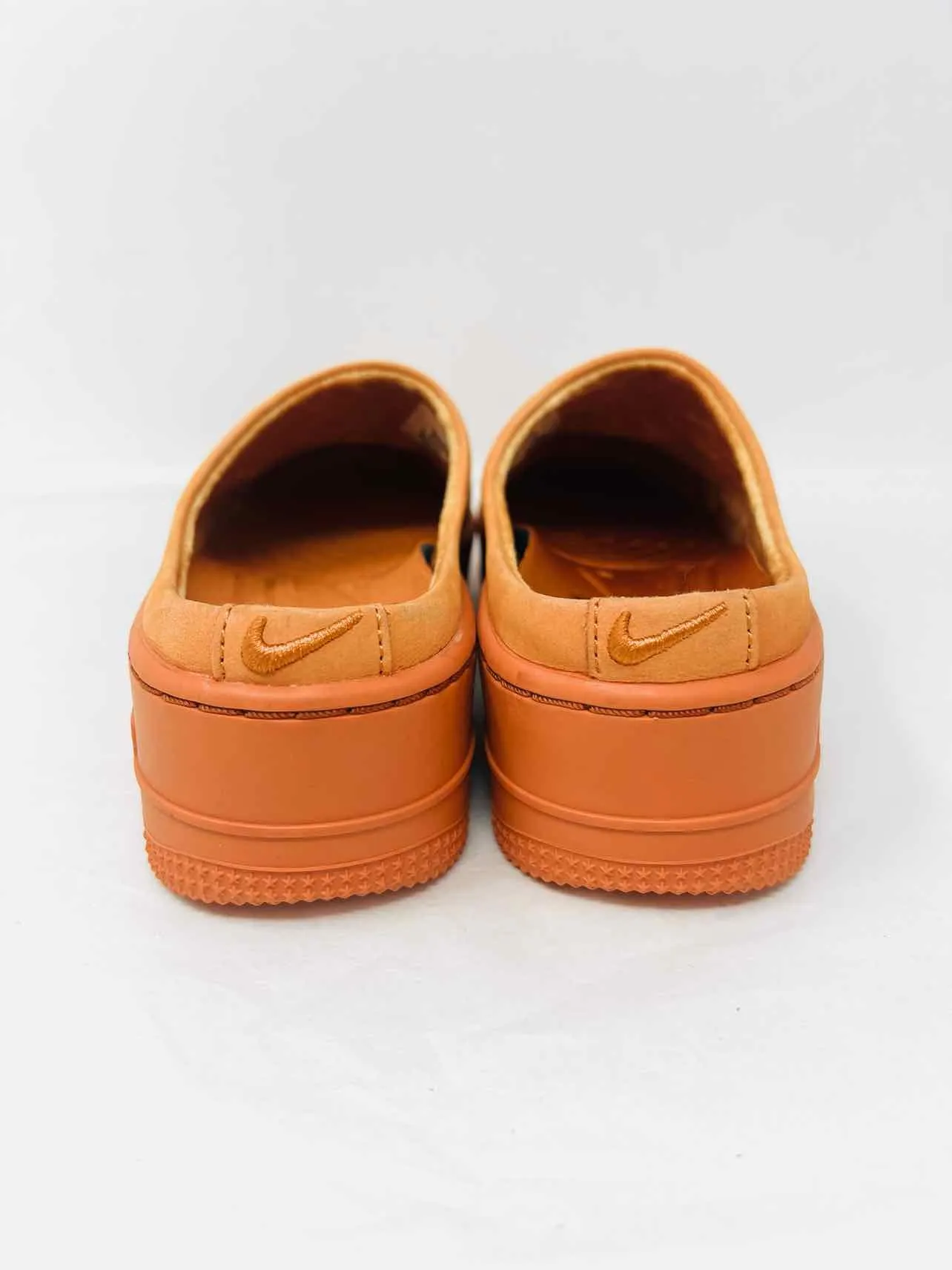 Chaussures Nike Mules en Daim Orange Taille 8