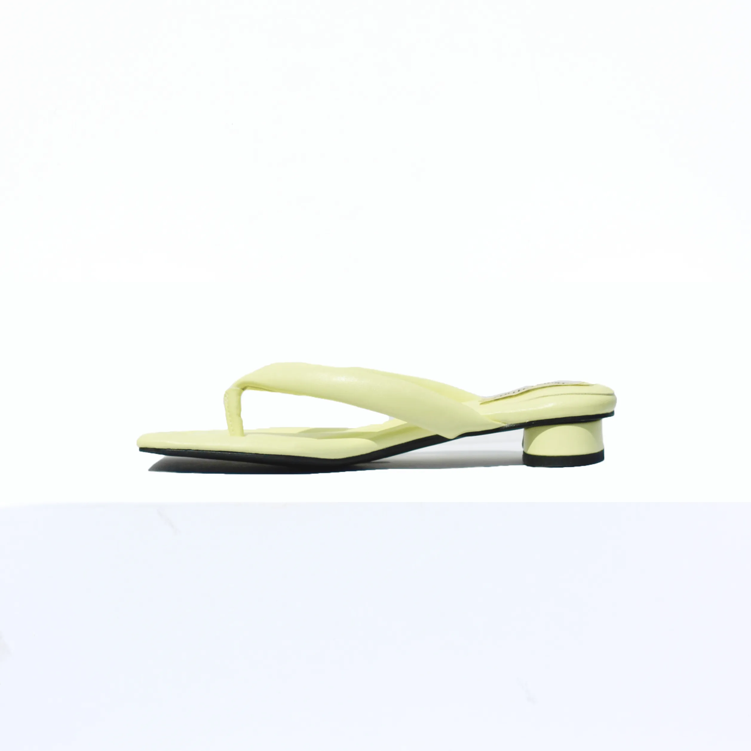 Olivia Mules à bouts ouverts en simili cuir végan | Jaune