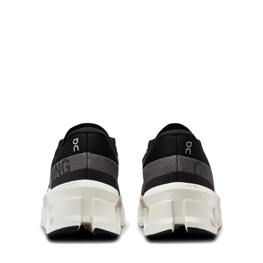 Sur la chaussure de sport Cloudmonster 2 pour femmes en noir/givré