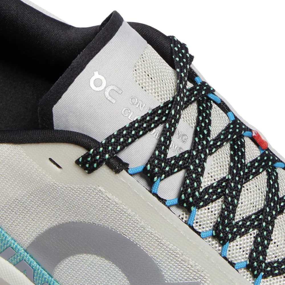 Sur la basket Women's Cloudmonster 2 en crème/bleu horizon