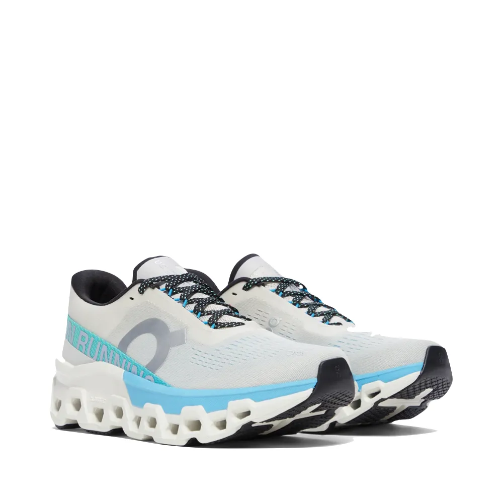 Sur la basket Women's Cloudmonster 2 en crème/bleu horizon