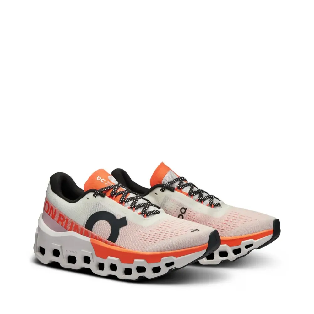 Sur la basket Women's Cloudmonster 2 en couleur naturelle/Flamme