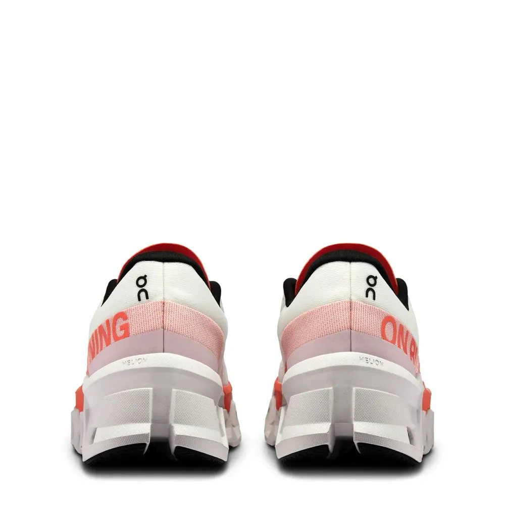 Sur la basket Women's Cloudmonster 2 en couleur naturelle/Flamme