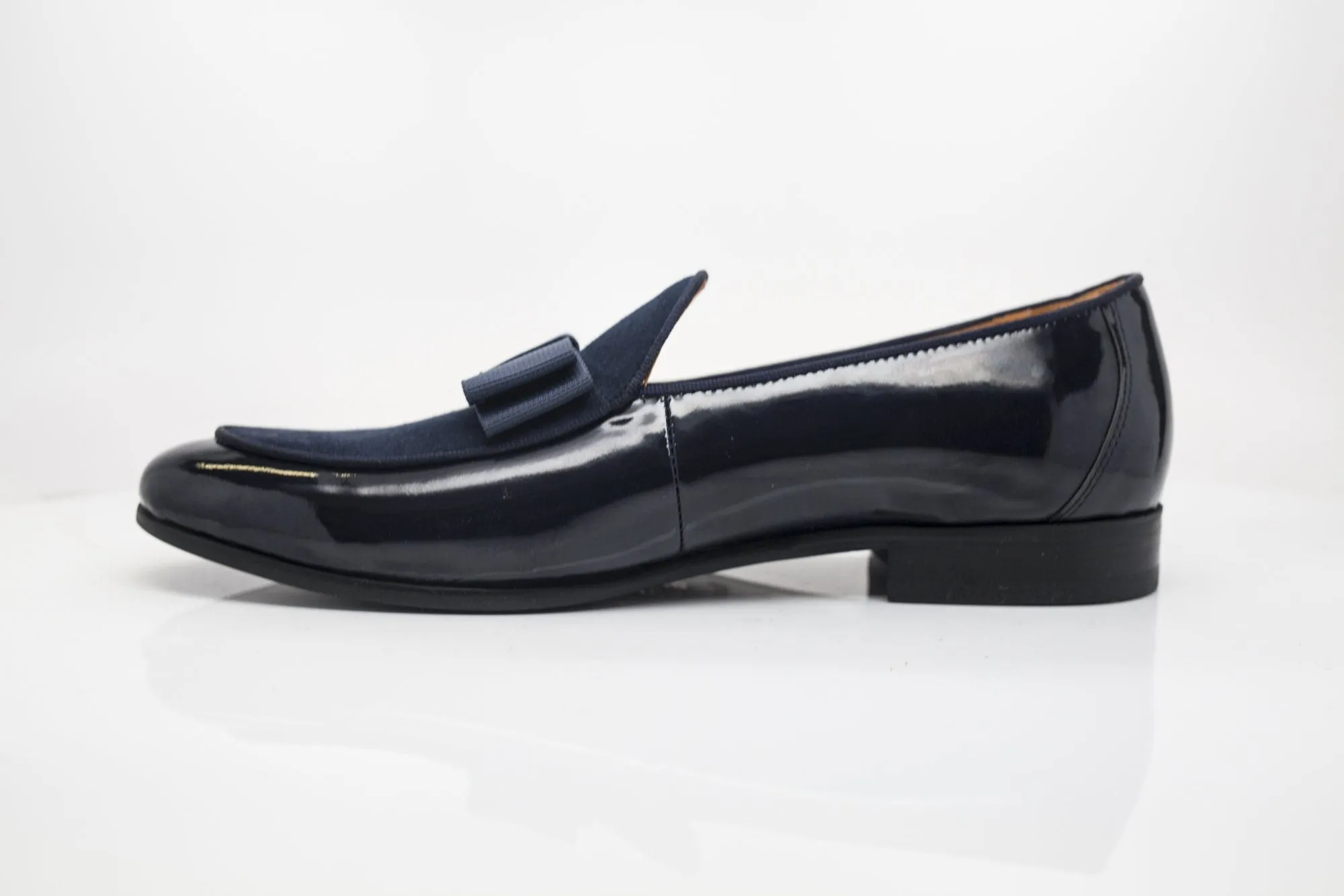 Mocassin à enfiler en cuir verni et daim bleu