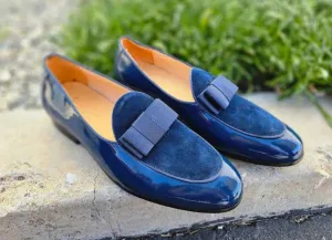 Mocassin à enfiler en cuir verni et daim bleu