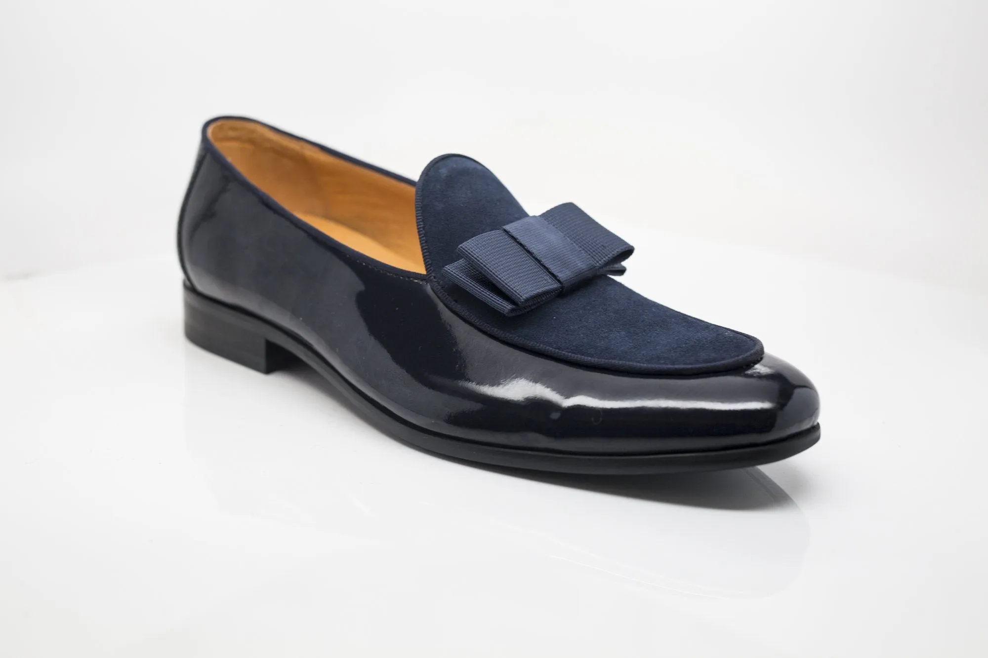 Mocassin à enfiler en cuir verni et daim bleu