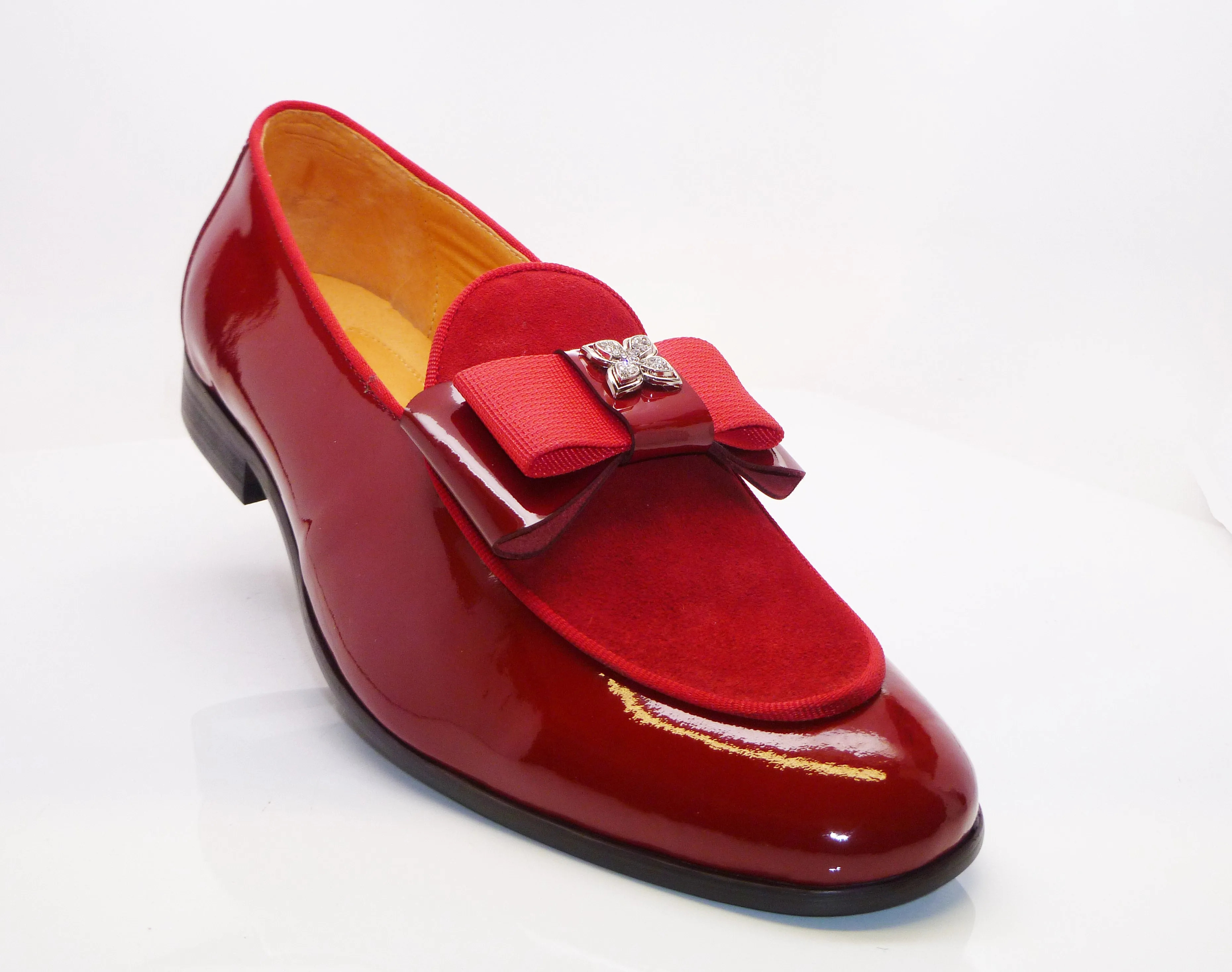 Mocassin à enfiler en cuir verni et daim rouge