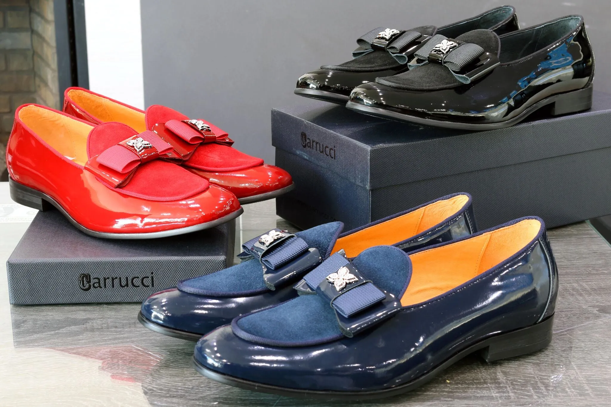 Mocassin à enfiler en cuir verni et daim rouge