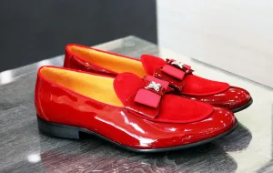 Mocassin à enfiler en cuir verni et daim rouge