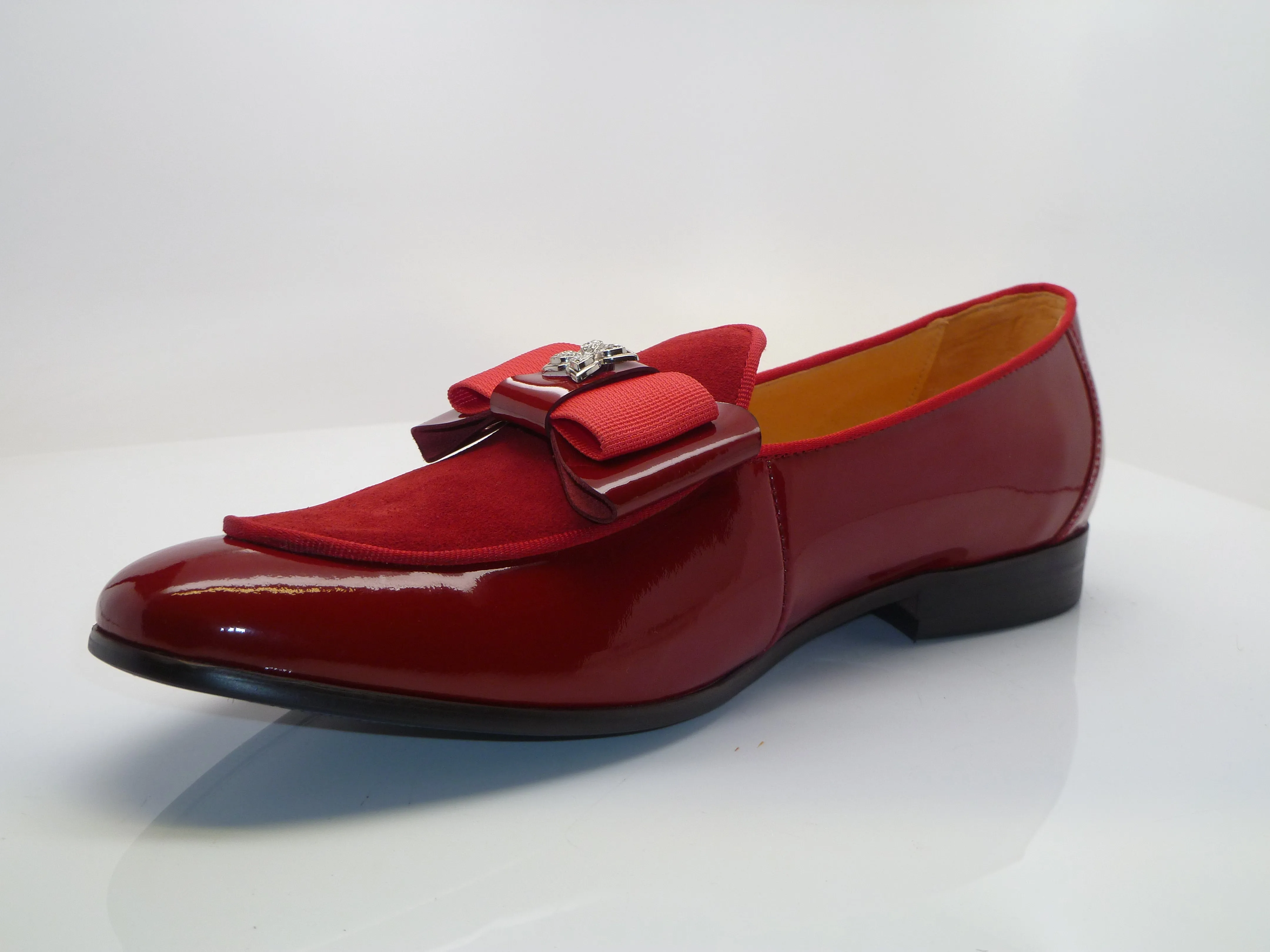 Mocassin à enfiler en cuir verni et daim rouge