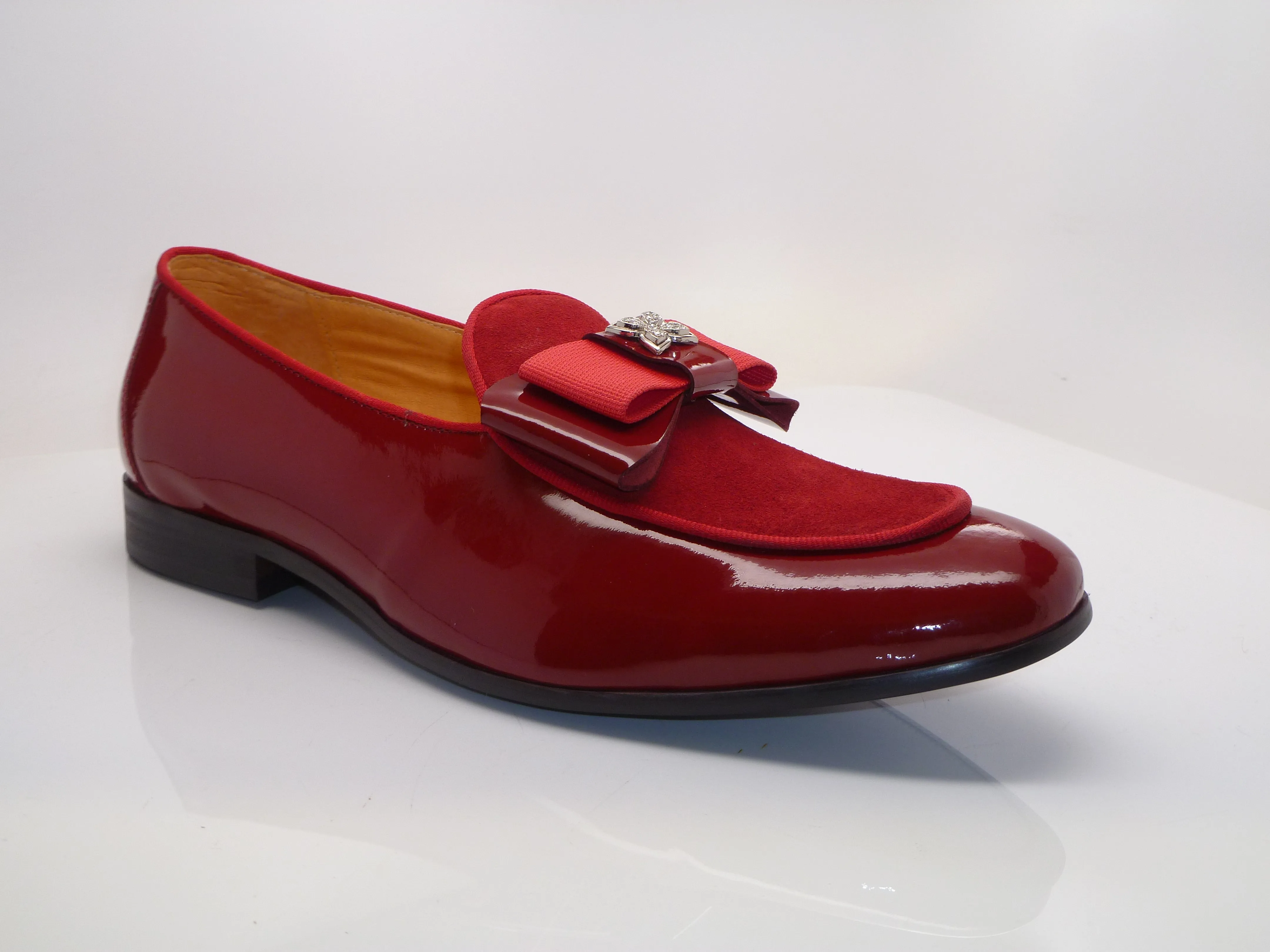 Mocassin à enfiler en cuir verni et daim rouge