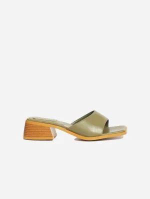 Mules à talon bloc en simili-cuir vegan recyclé Pia | Vert olive