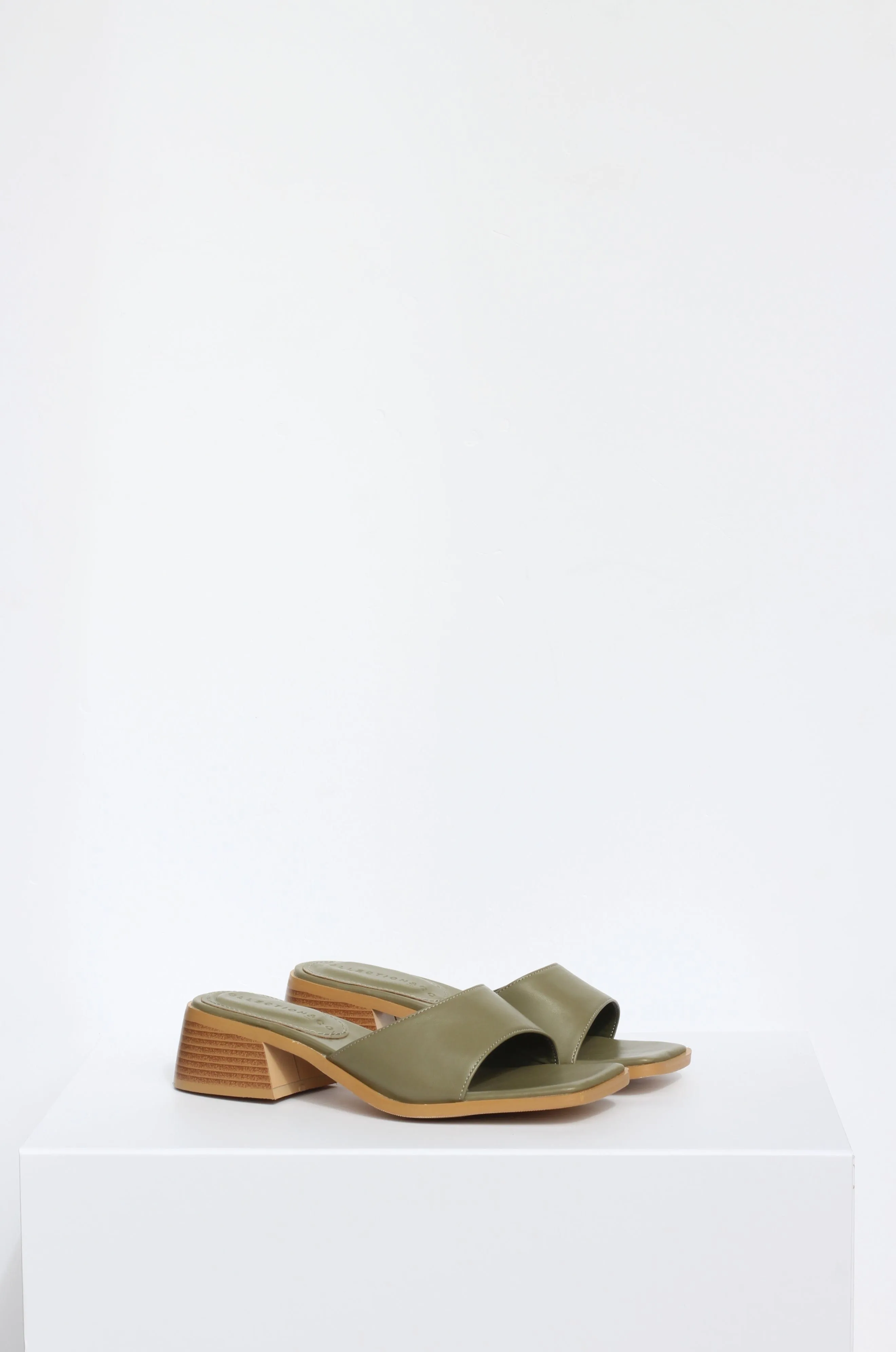 Mules à talon bloc en simili-cuir vegan recyclé Pia | Vert olive