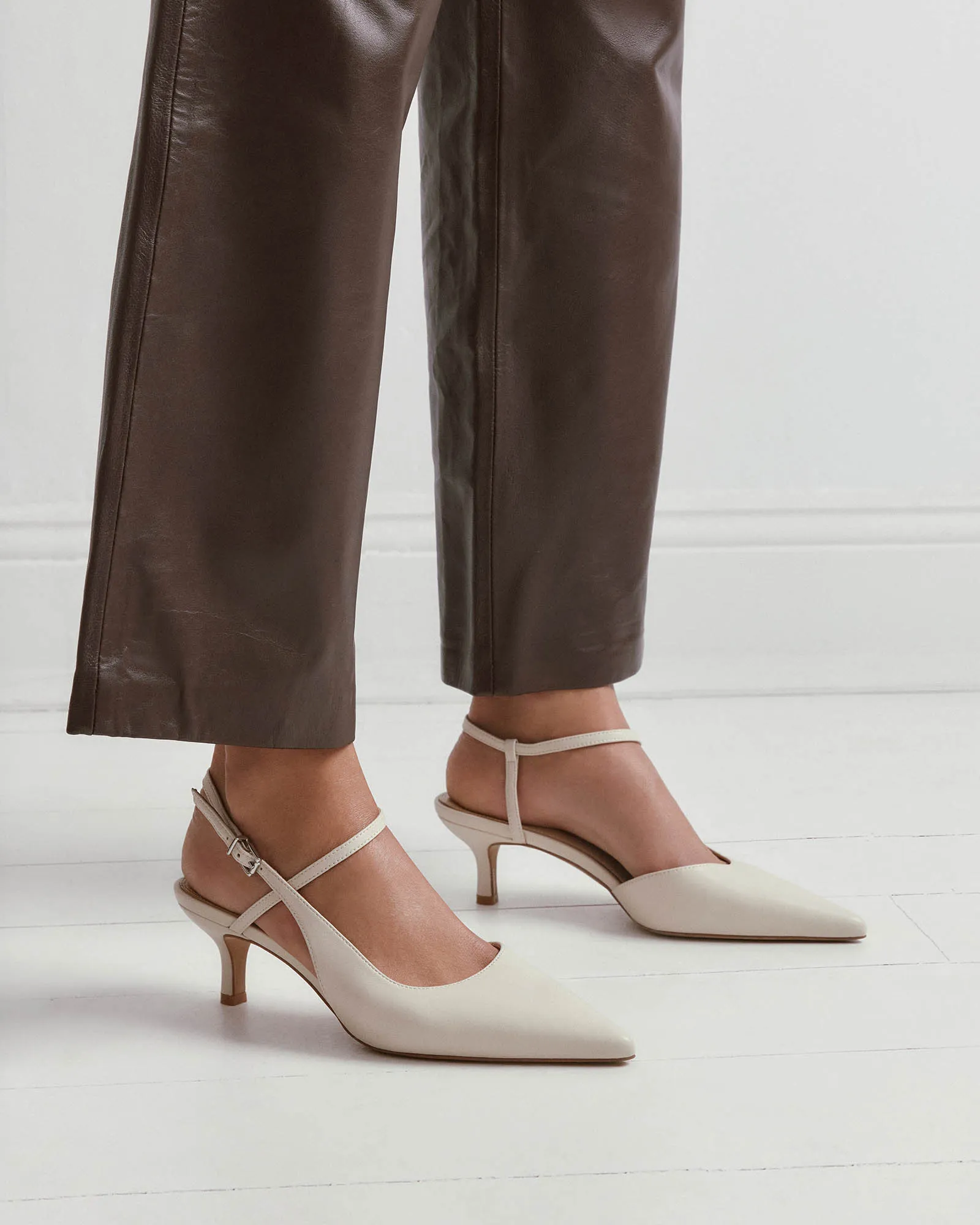 RICKI TALONS MOYENS CUIR BLANC CASSÉ