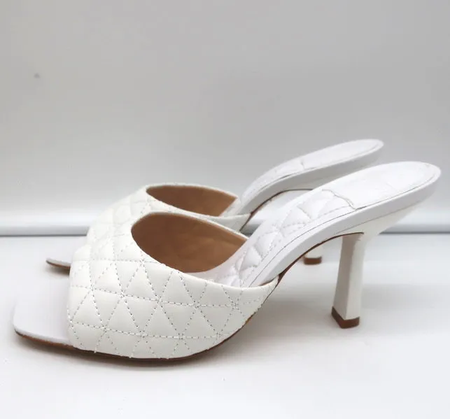 Schutz Fryda Mules Blanc Sandales à Bout Ouvert Taille 9 en Cuir Matelassé NEUF