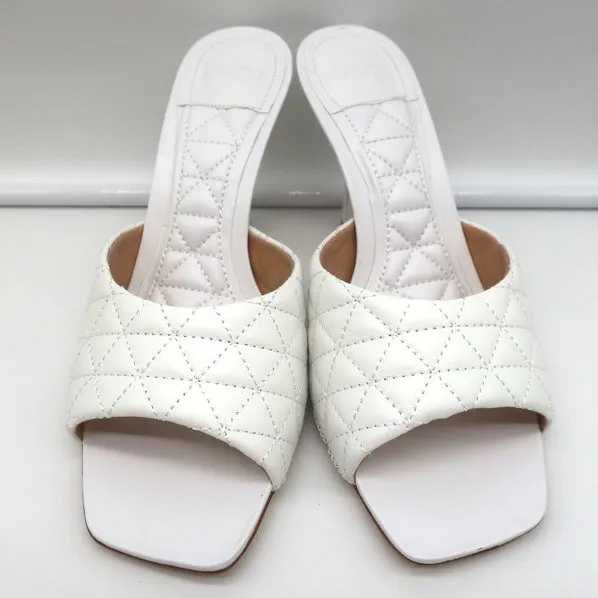 Schutz Fryda Mules Blanc Sandales à Bout Ouvert Taille 9 en Cuir Matelassé NEUF