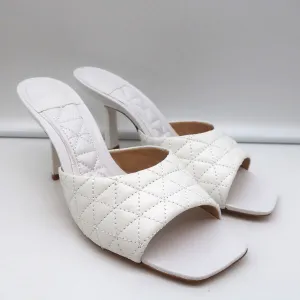 Schutz Fryda Mules Blanc Sandales à Bout Ouvert Taille 9 en Cuir Matelassé NEUF
