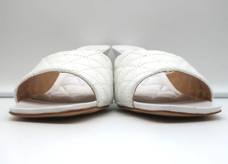 Schutz Fryda Mules Blanc Sandales à Bout Ouvert Taille 9 en Cuir Matelassé NEUF