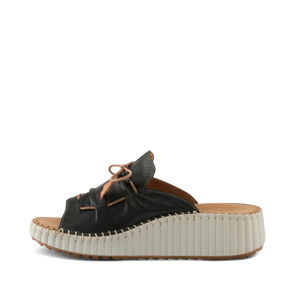 Sandale compensée à glissière Nevelle pour femmes de Spring Step en noir