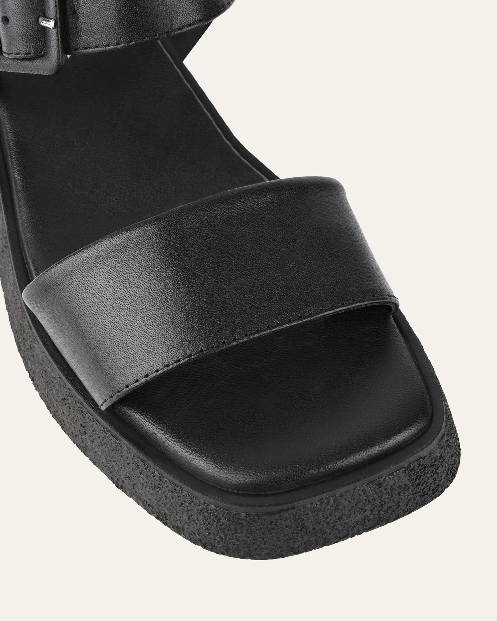 SANDALES PLATES ZURI EN CUIR NOIR
